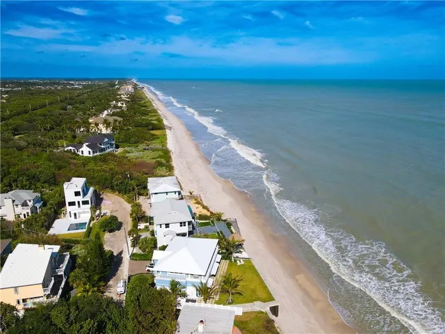 $795,000 | 1891 East Cayman Road, Vero Beach, FL 32963