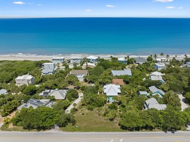 $795,000 | 1891 East Cayman Road, Vero Beach, FL 32963