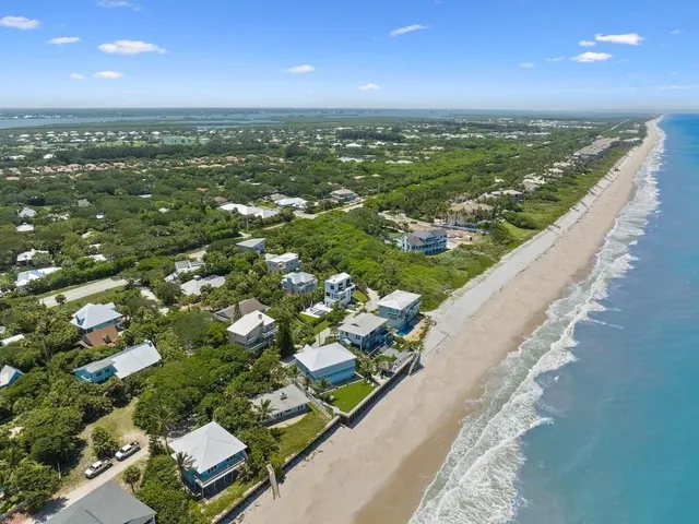 $795,000 | 1891 East Cayman Road, Vero Beach, FL 32963