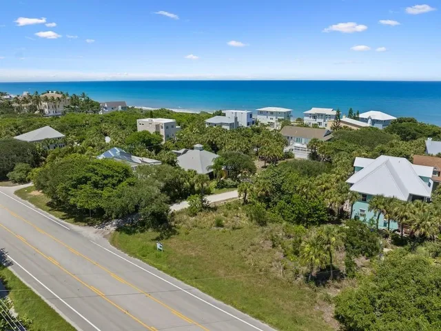 $795,000 | 1891 East Cayman Road, Vero Beach, FL 32963