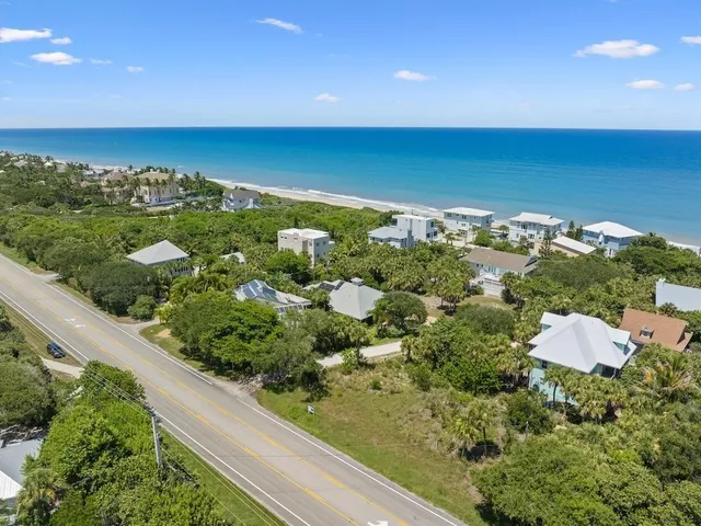 $795,000 | 1891 East Cayman Road, Vero Beach, FL 32963