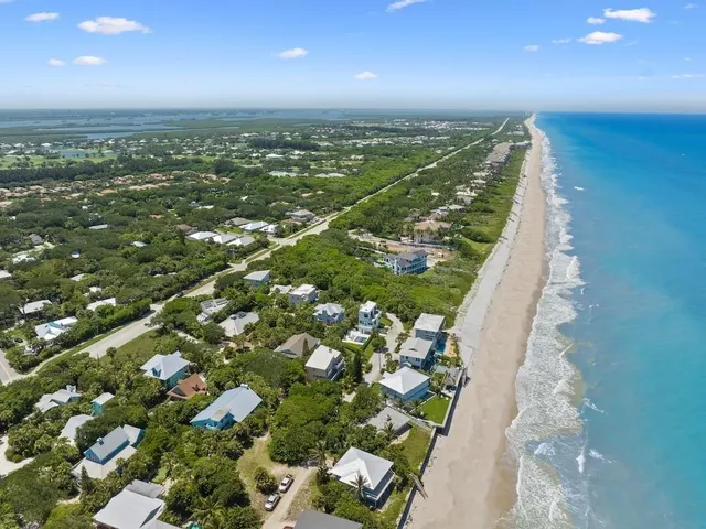 $795,000 | 1891 East Cayman Road, Vero Beach, FL 32963