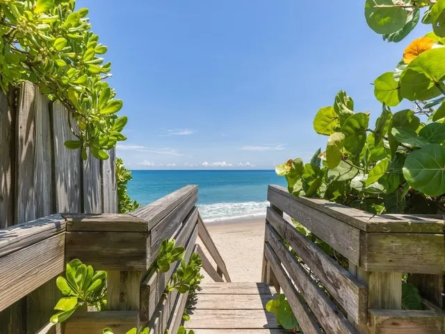 $795,000 | 1891 East Cayman Road, Vero Beach, FL 32963