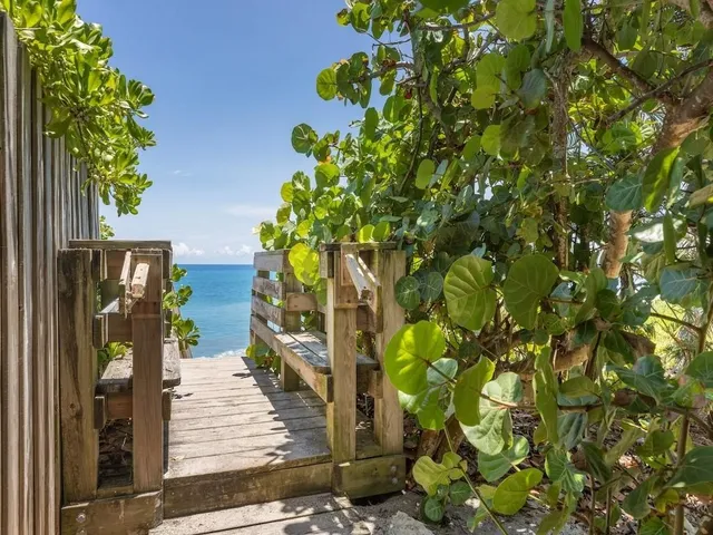 $795,000 | 1891 East Cayman Road, Vero Beach, FL 32963