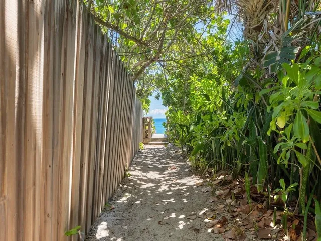 $795,000 | 1891 East Cayman Road, Vero Beach, FL 32963