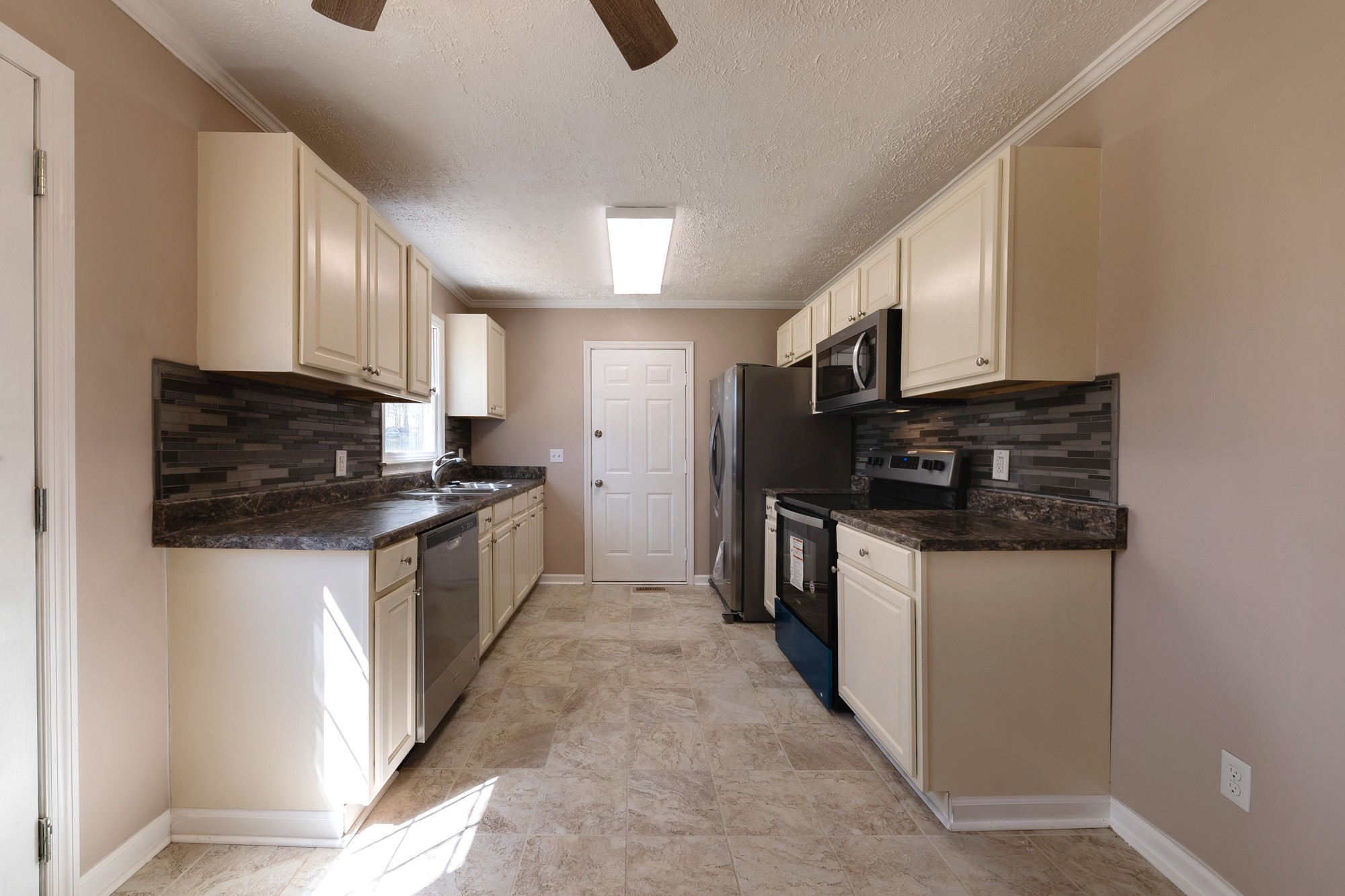 712 Marbury Road Tullahoma, TN 37388 - Photo 9 of 30 Gallery Image 9