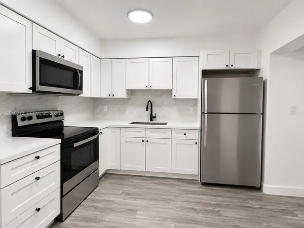 $3,000 | 730 Northwest 5th Street, Unit 1, Hallandale Beach, FL 33009