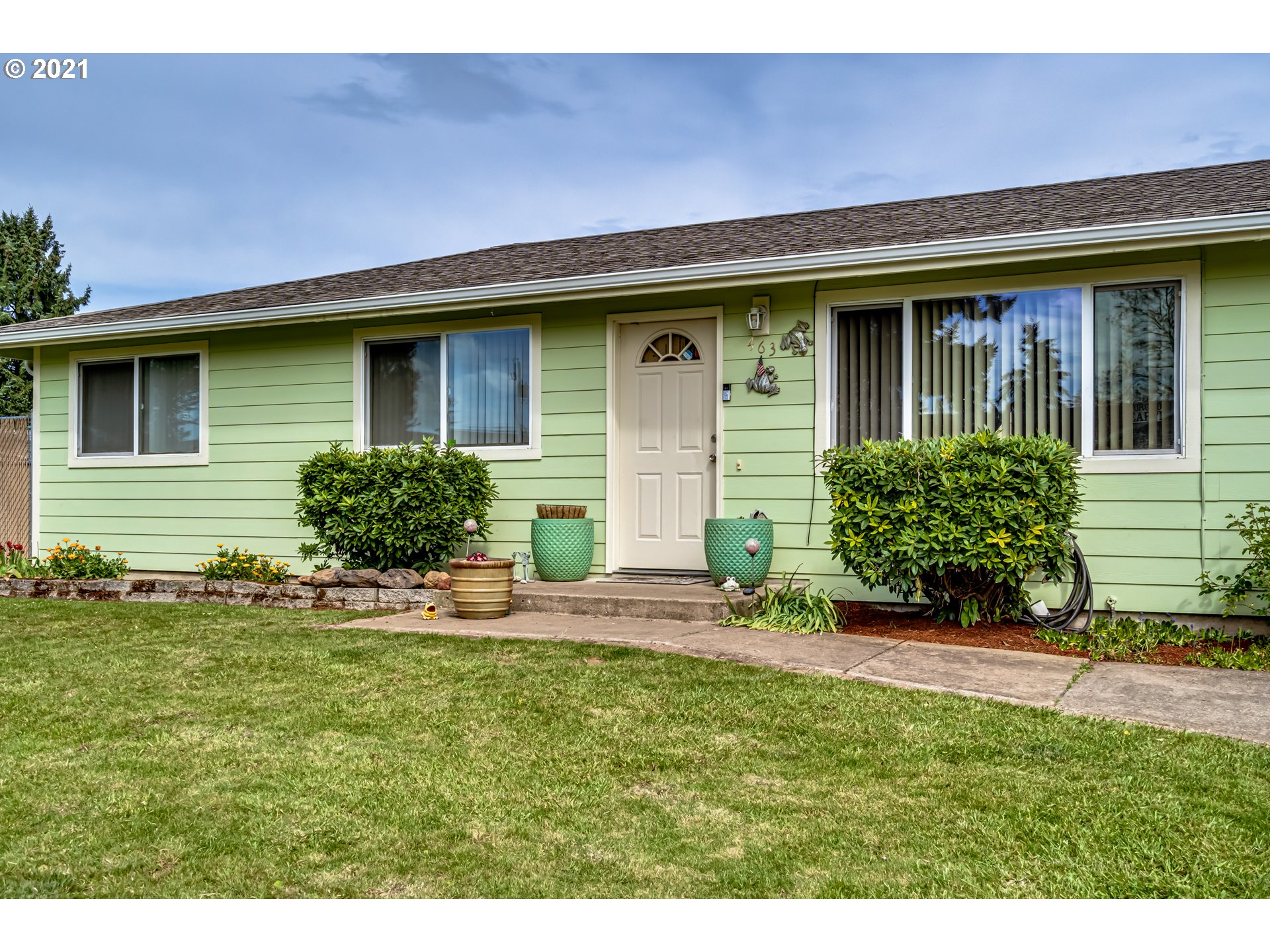 463 South 40th Street Springfield, OR 97478 - Photo 2 of 27