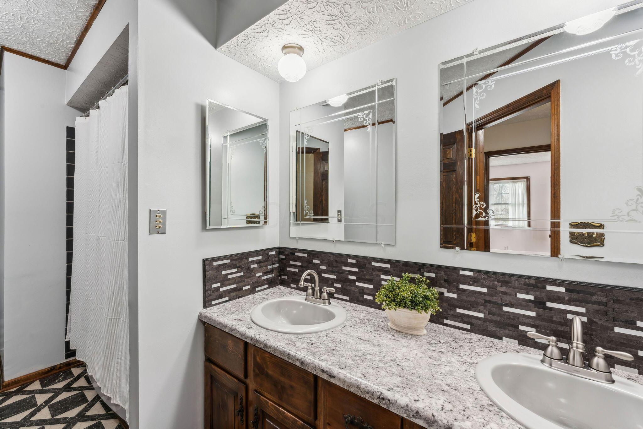 6381 South Sunbury Road Westerville, OH 43081 - Photo 39 of 51 Hall Bath