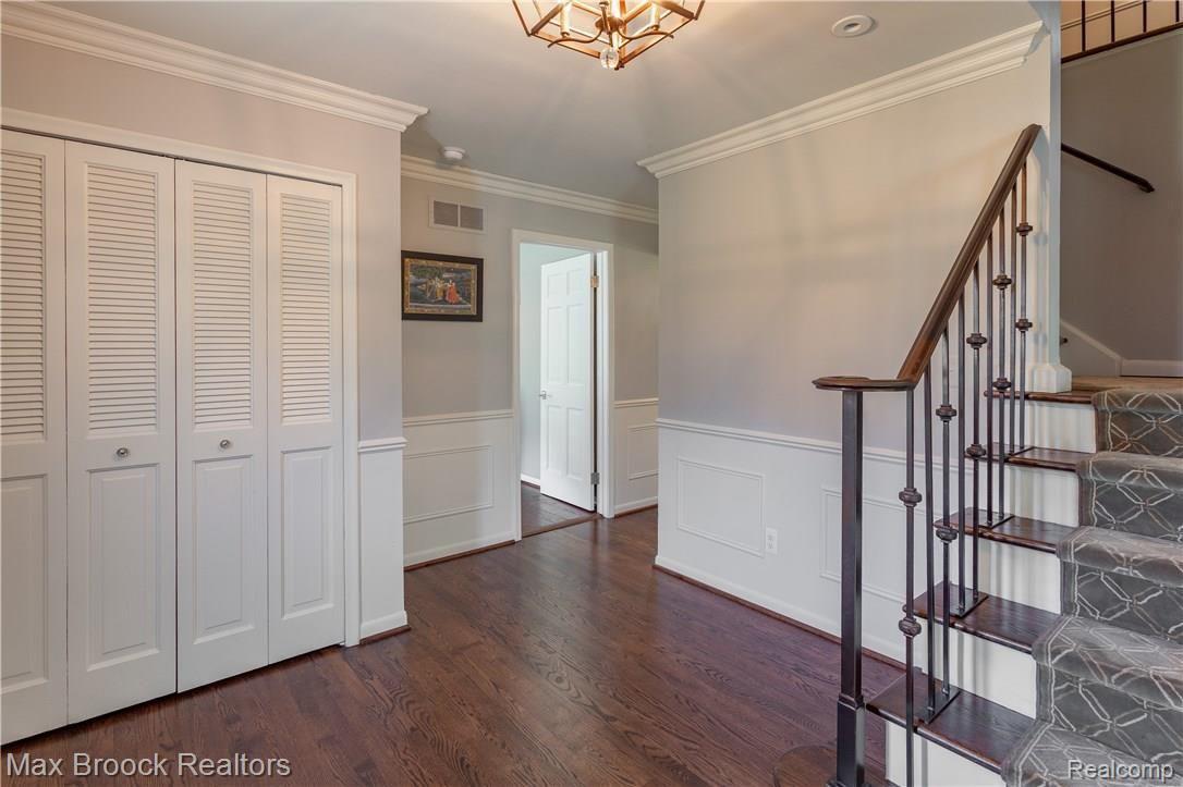 5733 Raven Road Bloomfield Hills, MI 48301 - Photo 5 of 37 IMG_9603.jpg