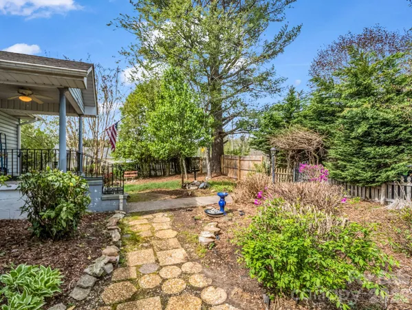 $280,000 | 110 Houston Street, Hendersonville, NC 28792