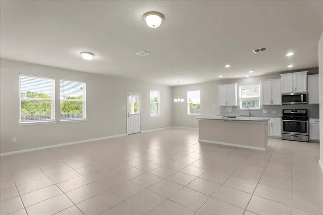 $2,150 | 121 Emerald Pass, Kyle, TX 78640