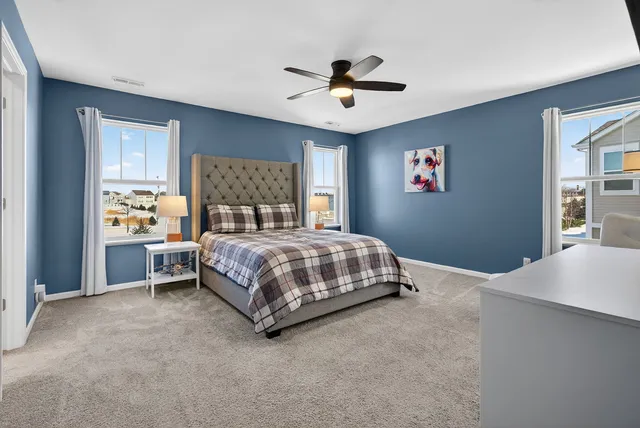 $379,900 | 1008 Moraine Drive, South Elgin, IL 60177