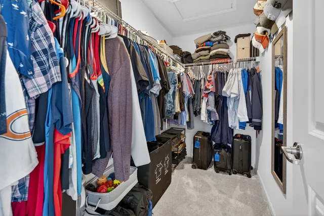 $379,900 | 1008 Moraine Drive, South Elgin, IL 60177