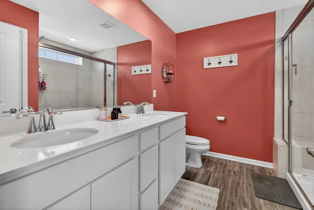 $379,900 | 1008 Moraine Drive, South Elgin, IL 60177