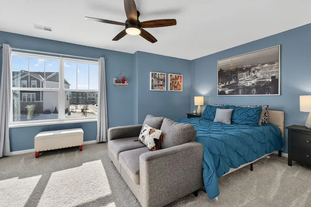 $379,900 | 1008 Moraine Drive, South Elgin, IL 60177