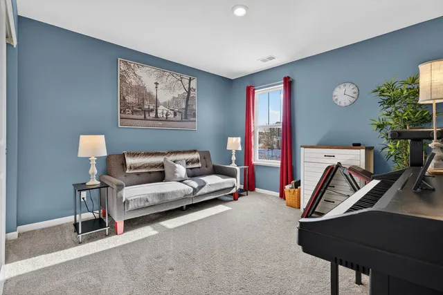 $379,900 | 1008 Moraine Drive, South Elgin, IL 60177