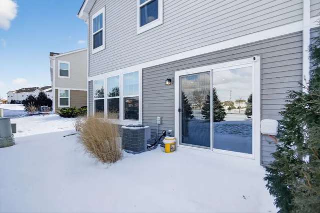 $379,900 | 1008 Moraine Drive, South Elgin, IL 60177