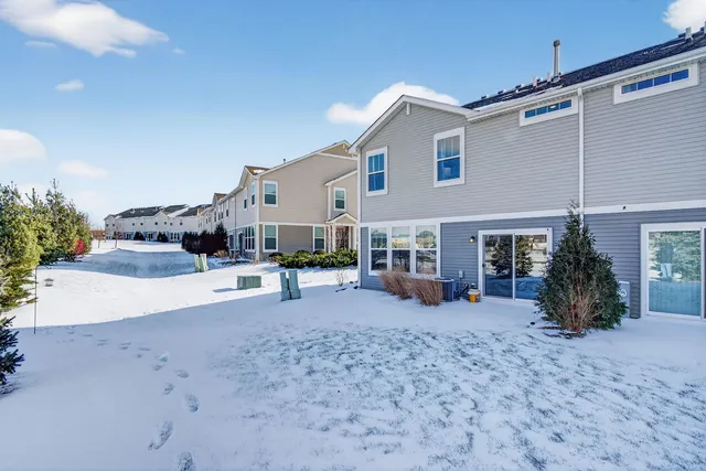 $379,900 | 1008 Moraine Drive, South Elgin, IL 60177