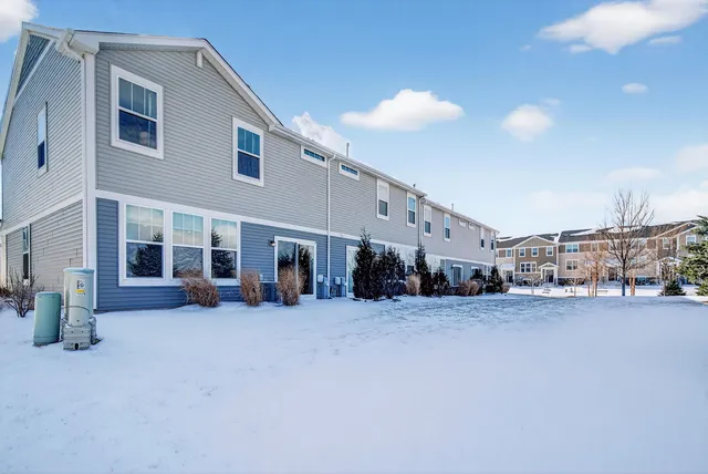 $379,900 | 1008 Moraine Drive, South Elgin, IL 60177