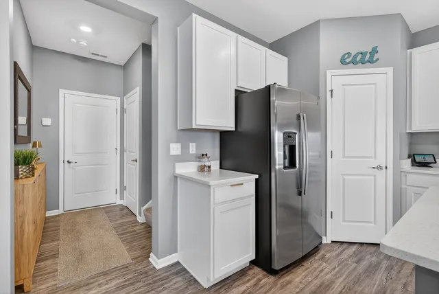 $379,900 | 1008 Moraine Drive, South Elgin, IL 60177