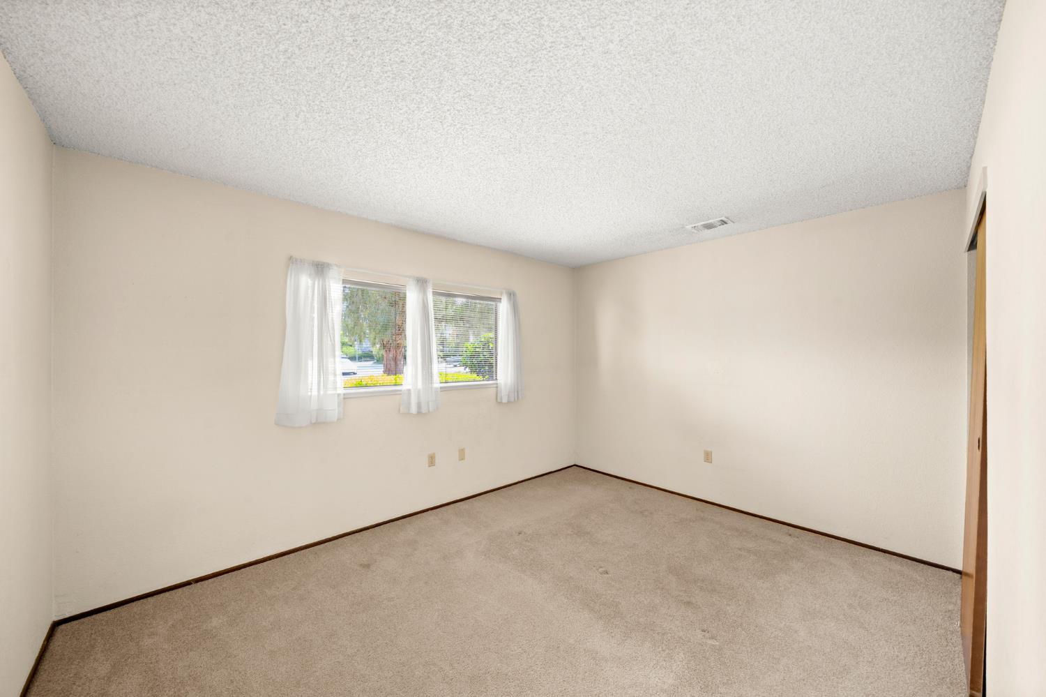 6930 Cobblestone Way Citrus Heights, CA 95621 - Photo 36 of 53 Third Bedroom