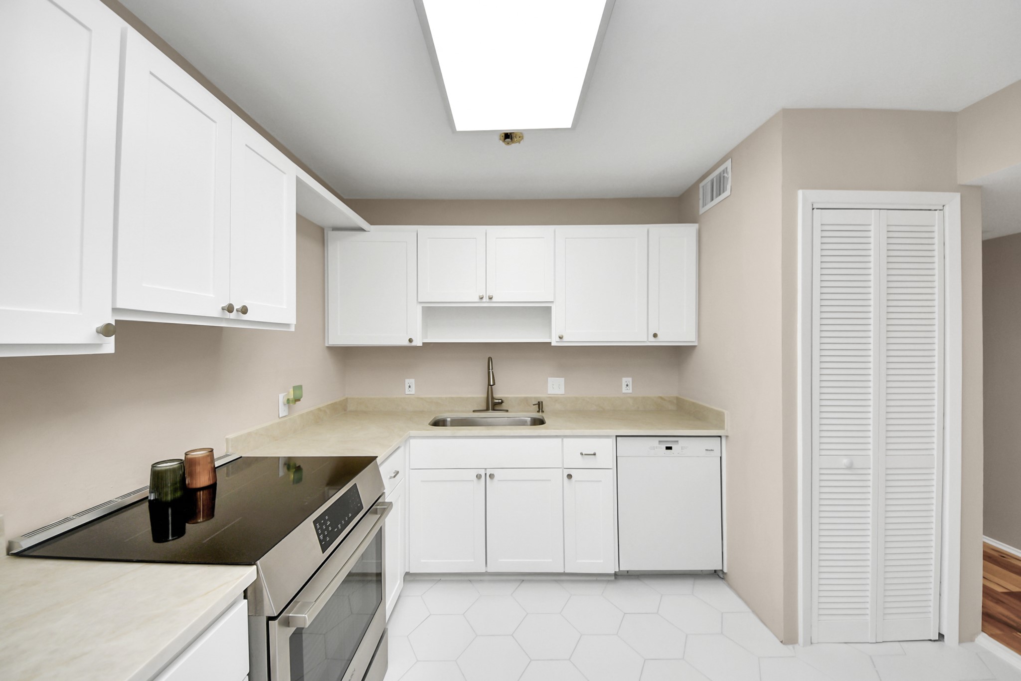 3540 Yupon Street Houston, TX 77006 - Photo 16 of 22 a kitchen with cabinets appliances a sink and a window