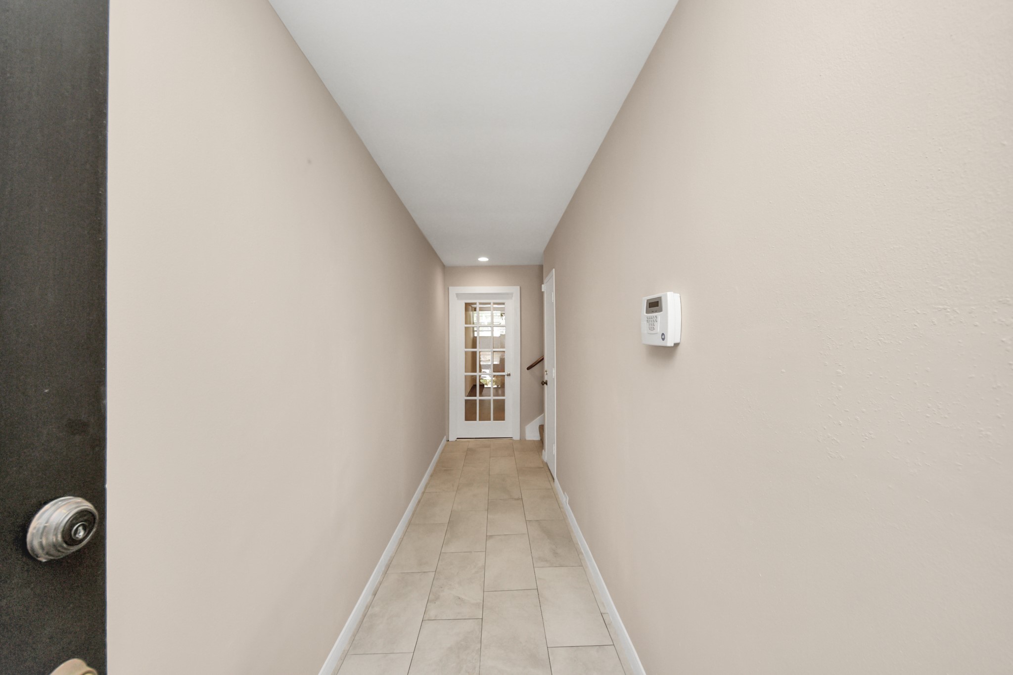 3540 Yupon Street Houston, TX 77006 - Photo 4 of 22 a view of a hallway