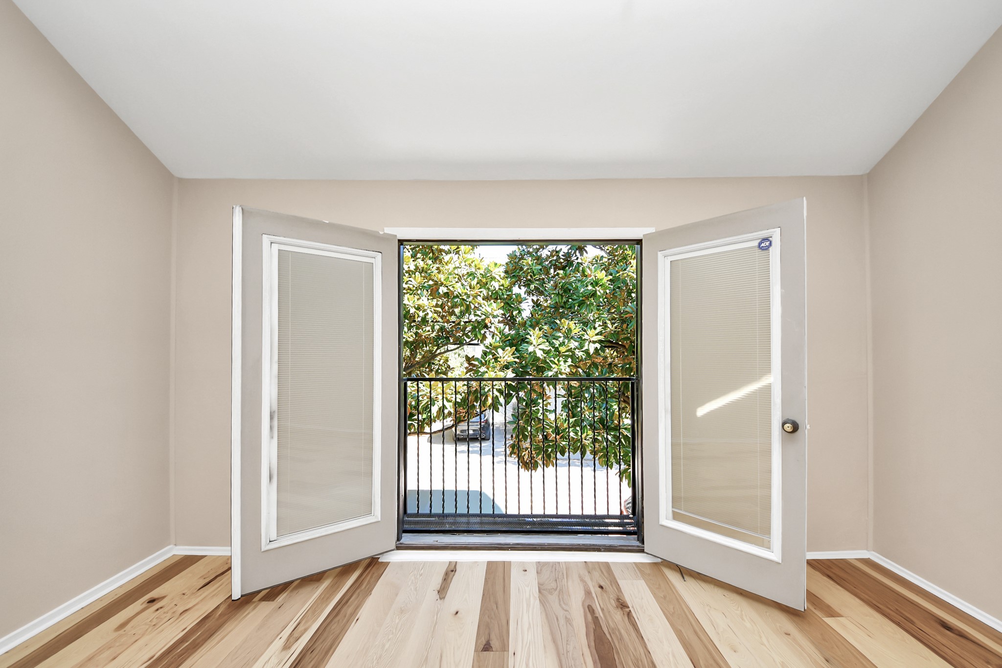 3540 Yupon Street Houston, TX 77006 - Photo 10 of 22 a view of a room with wooden floor and a floor to ceiling window
