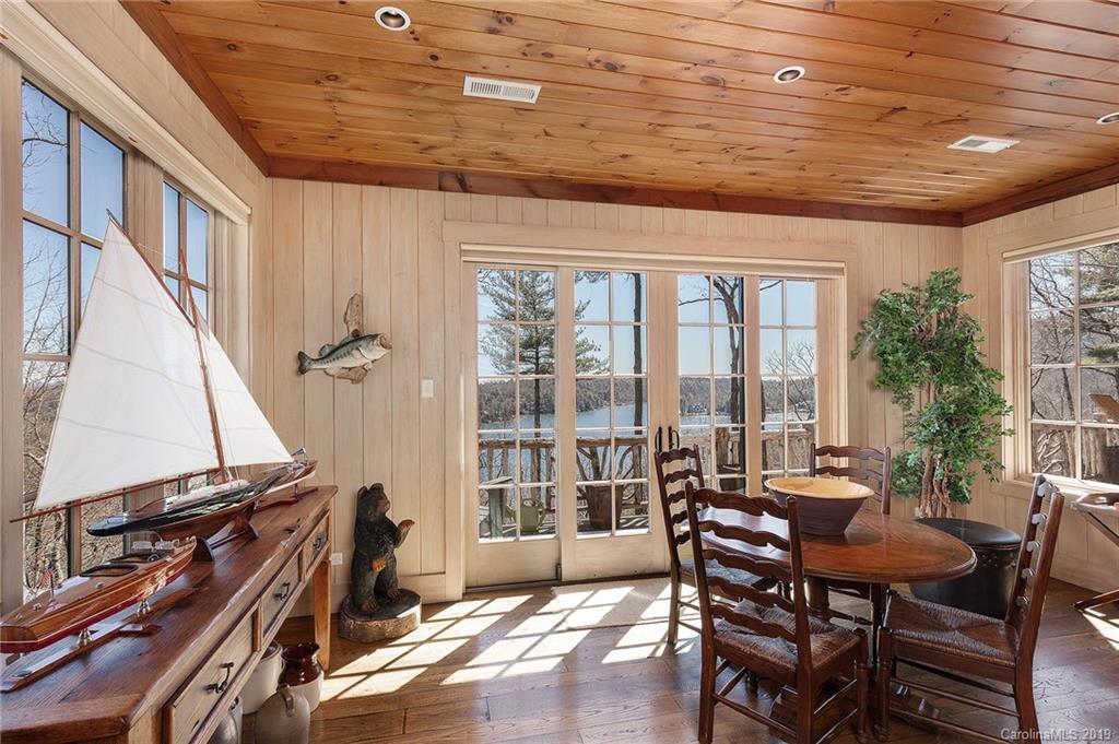 154 Homestead Road, Unit 7 Lake Toxaway, NC 28747 - Photo 16 of 31 Gallery Image 16