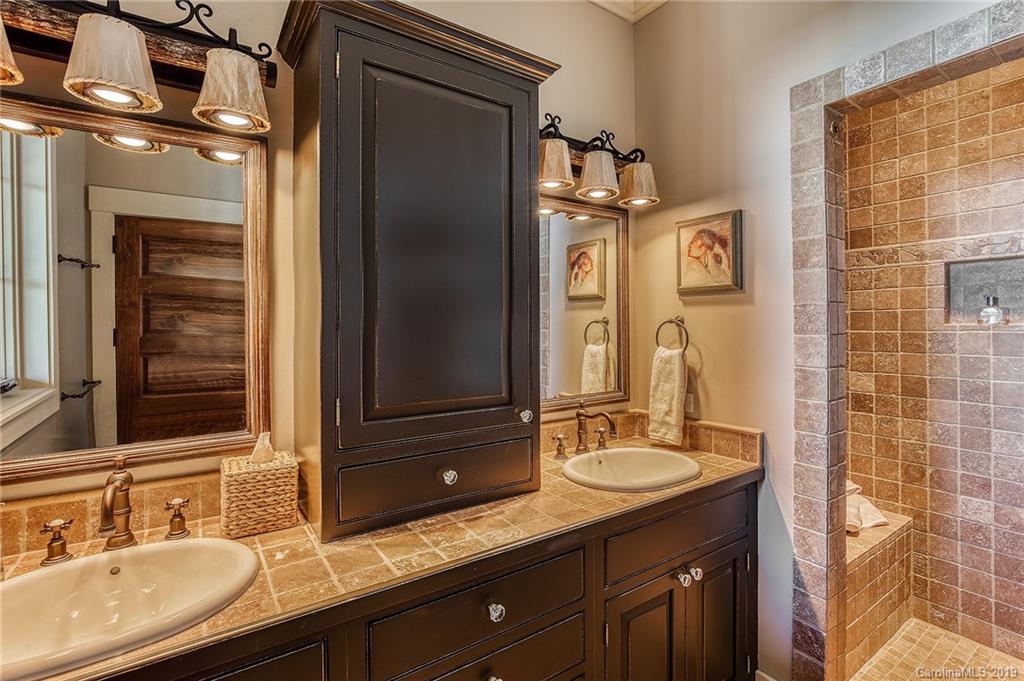 154 Homestead Road, Unit 7 Lake Toxaway, NC 28747 - Photo 19 of 31 Gallery Image 19
