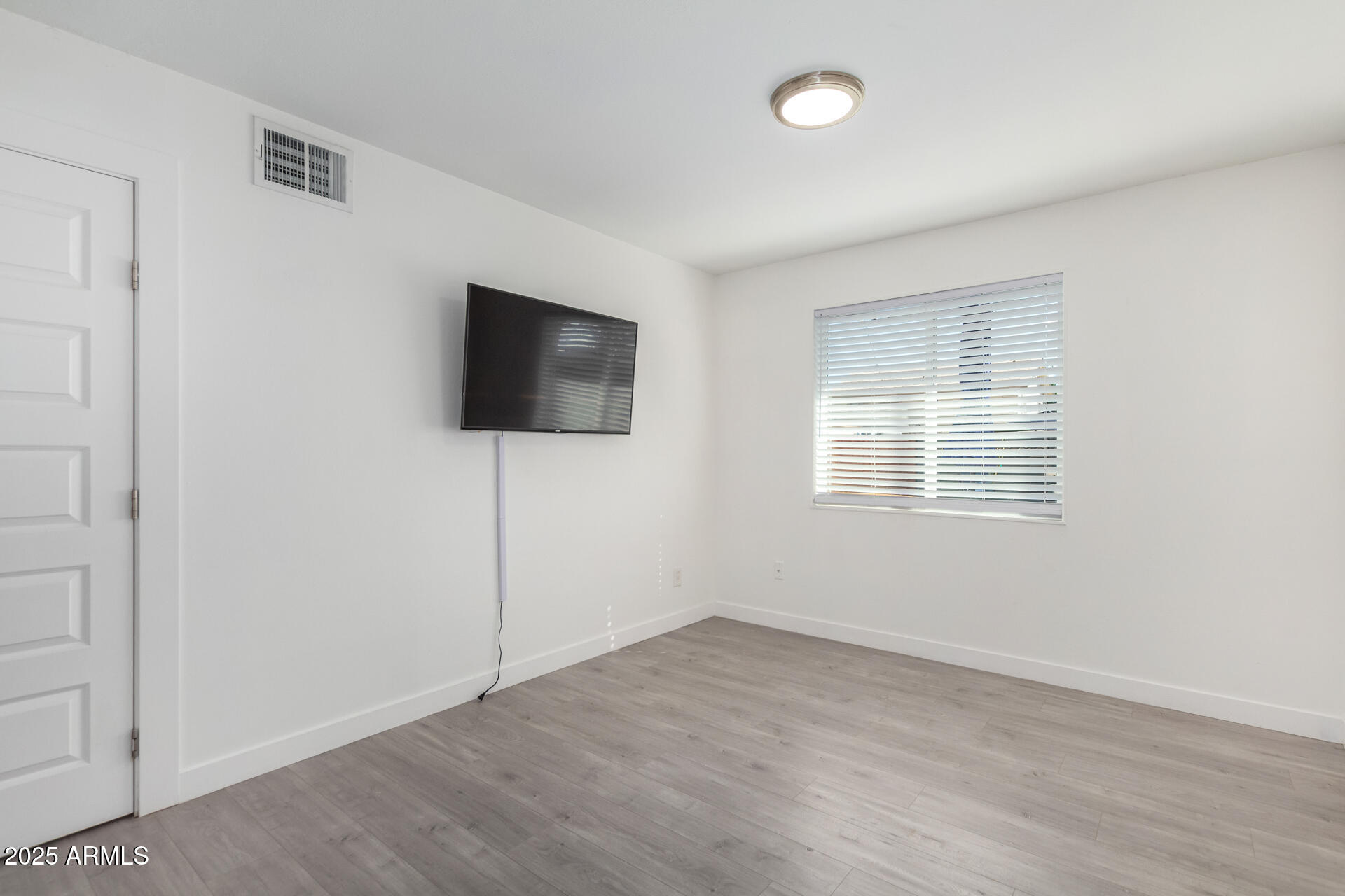 3329 East Palm Lane Phoenix, AZ 85008 - Photo 19 of 45 an empty room with a flat screen tv