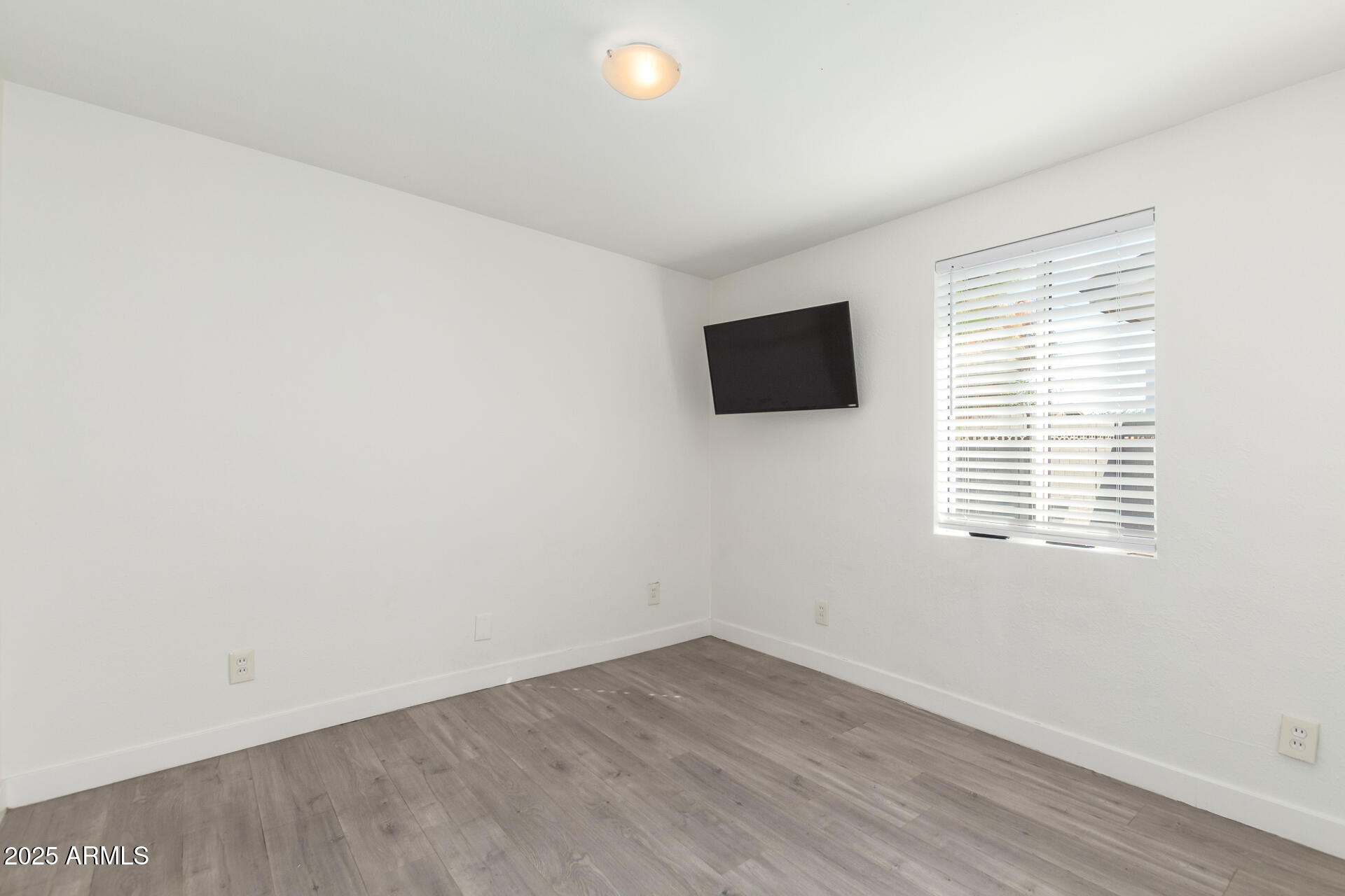 3329 East Palm Lane Phoenix, AZ 85008 - Photo 25 of 45 an empty room with a window