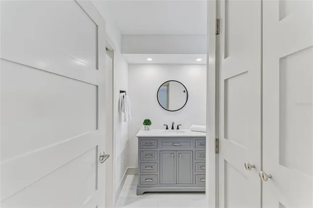 $3,950,000 | 605 Key Royale Drive, Holmes Beach, FL 34217