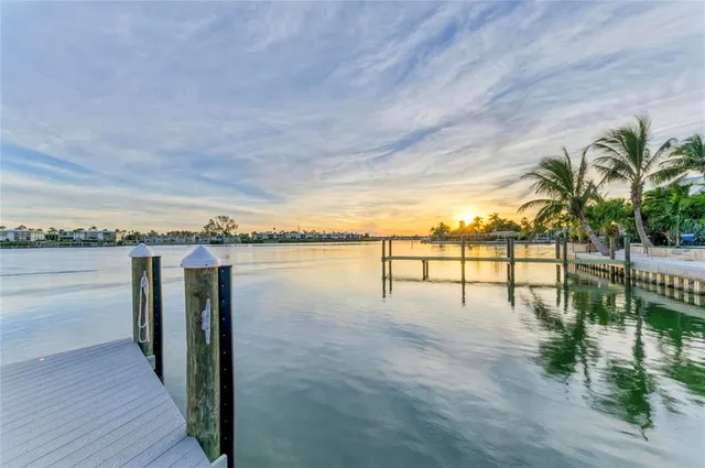 $3,950,000 | 605 Key Royale Drive, Holmes Beach, FL 34217
