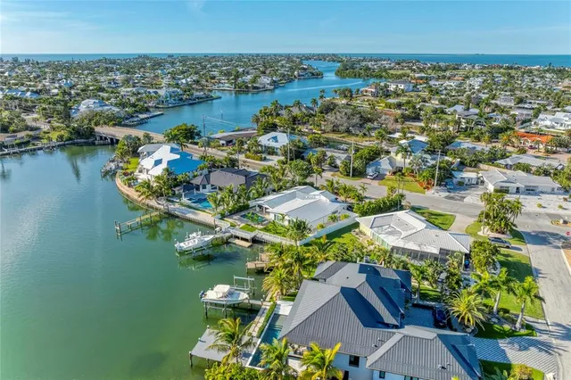 $3,950,000 | 605 Key Royale Drive, Holmes Beach, FL 34217