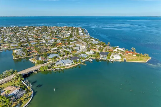 $3,950,000 | 605 Key Royale Drive, Holmes Beach, FL 34217