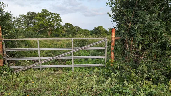 a view of a tennis court