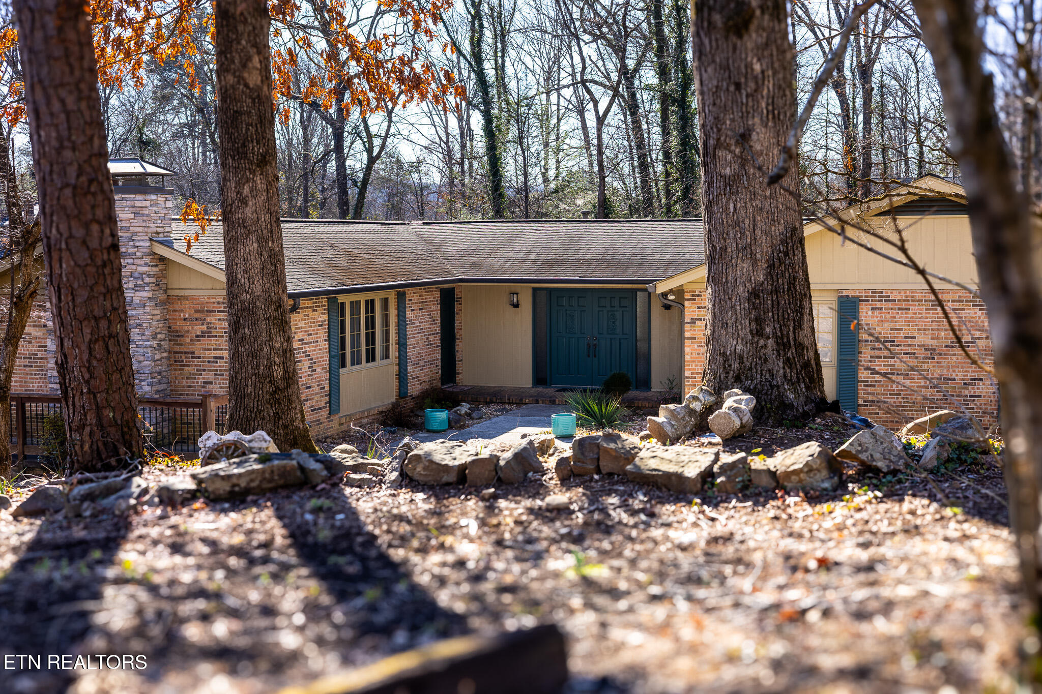 109 Balsam Road Oak Ridge, TN 37830 - Photo 2 of 53 Front Yard View from Street