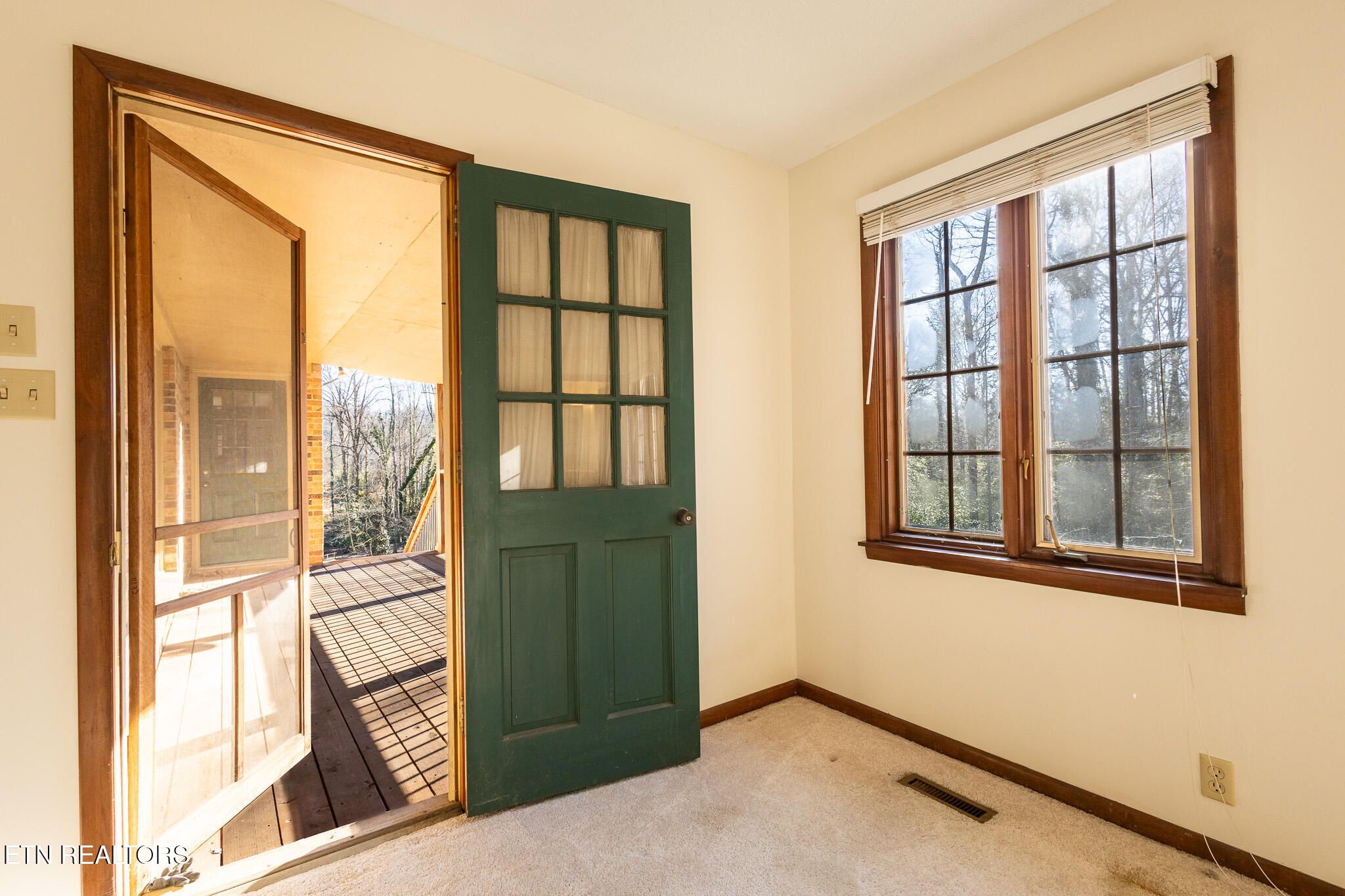 109 Balsam Road Oak Ridge, TN 37830 - Photo 25 of 53 Primary Exit to Deck