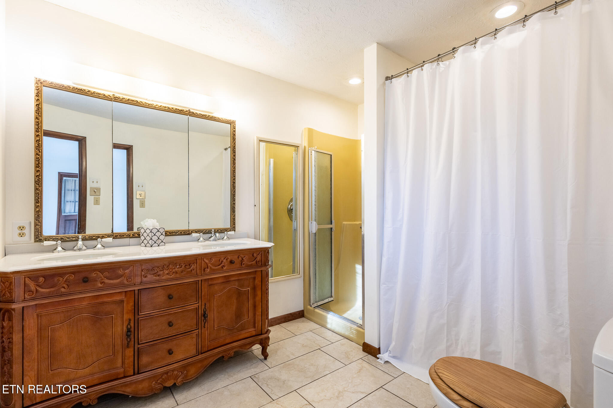 109 Balsam Road Oak Ridge, TN 37830 - Photo 26 of 53 Primary Bath