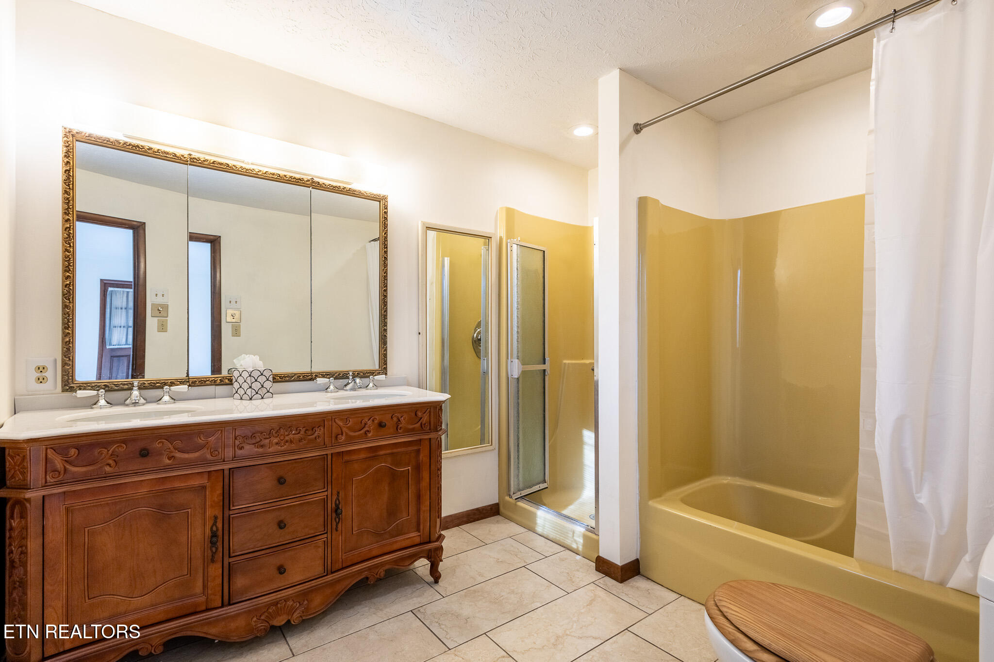 109 Balsam Road Oak Ridge, TN 37830 - Photo 27 of 53 Primary Bath