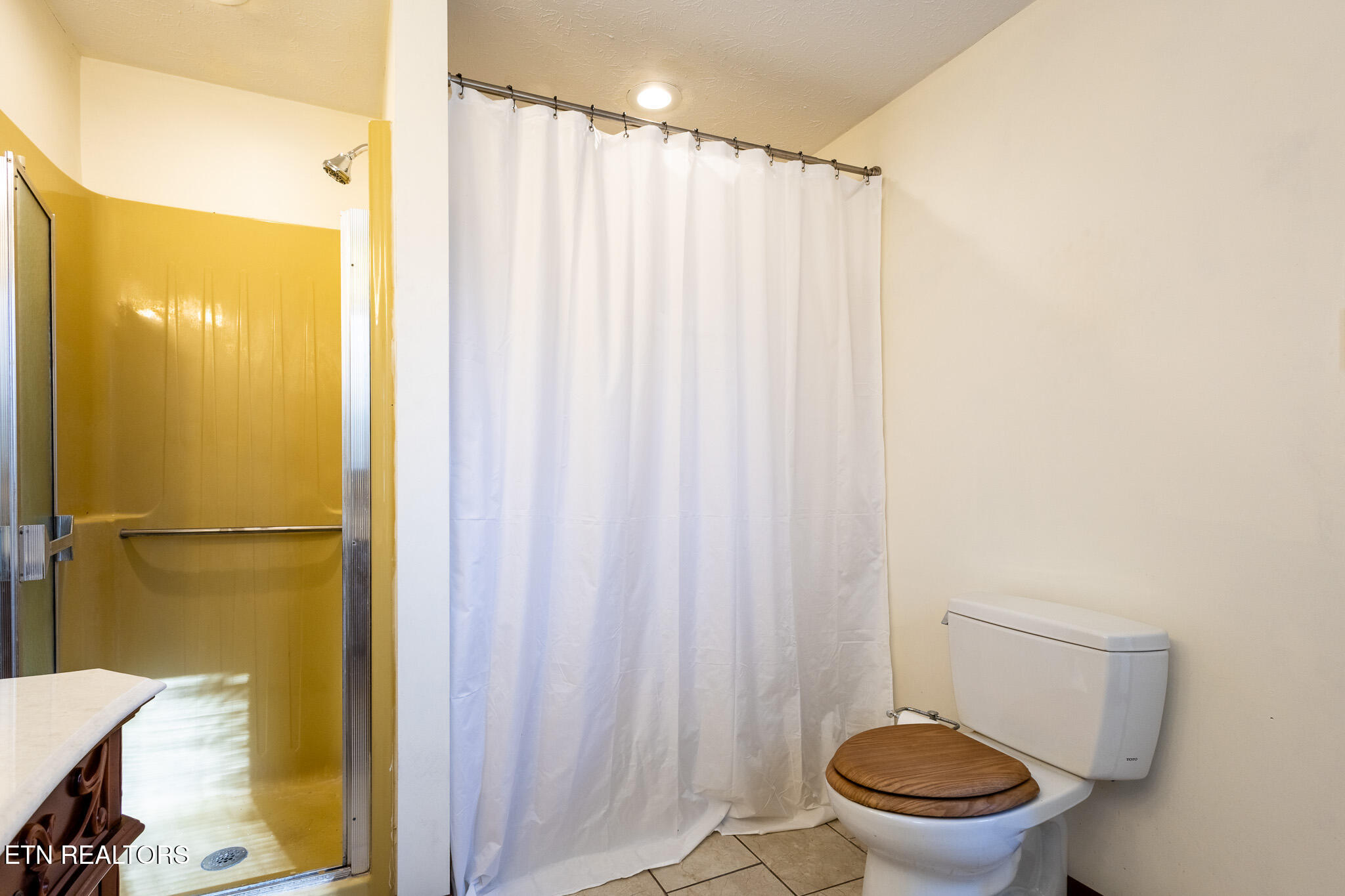 109 Balsam Road Oak Ridge, TN 37830 - Photo 32 of 53 Bathroom