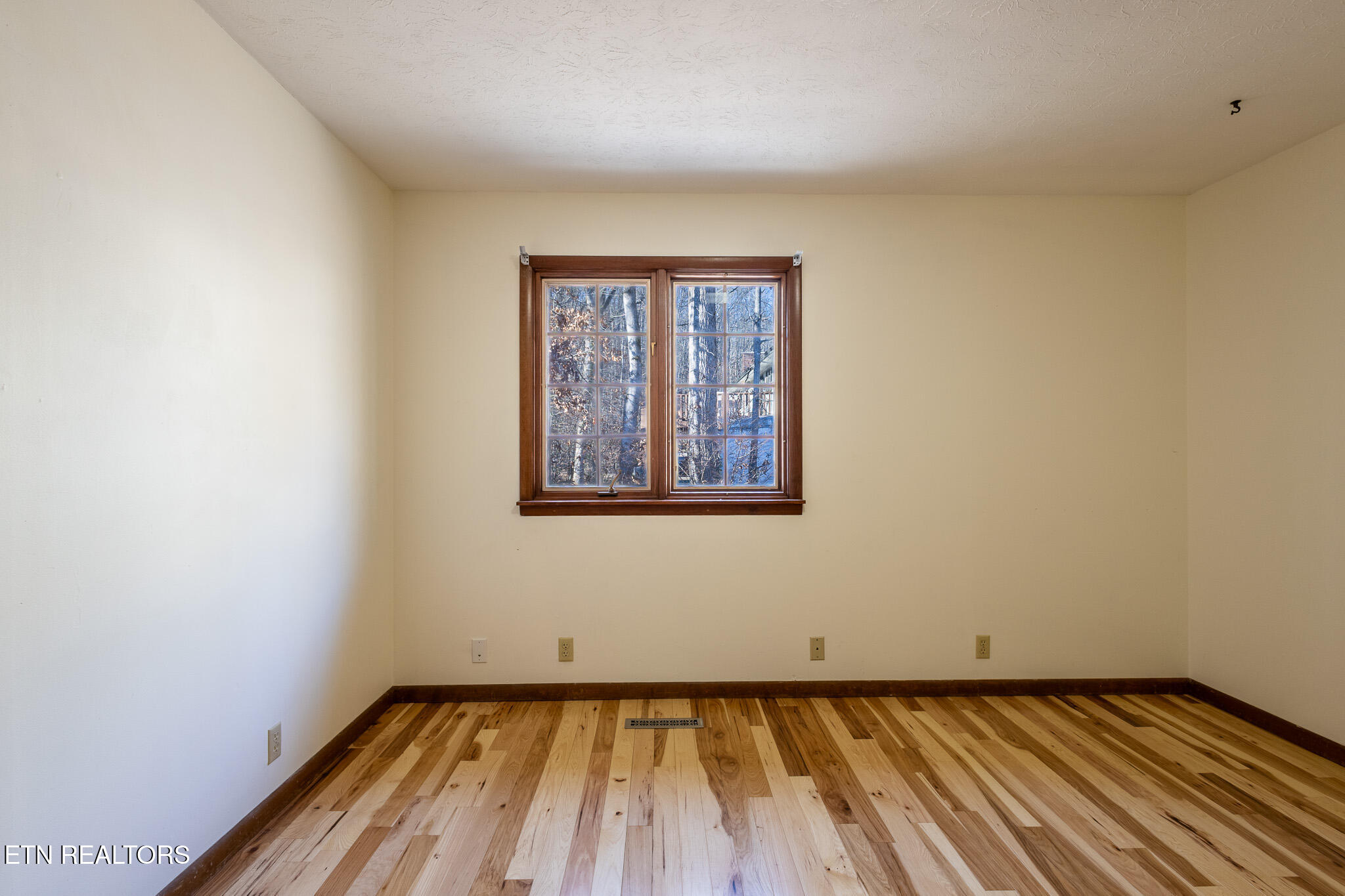 109 Balsam Road Oak Ridge, TN 37830 - Photo 33 of 53 Bedroom 2