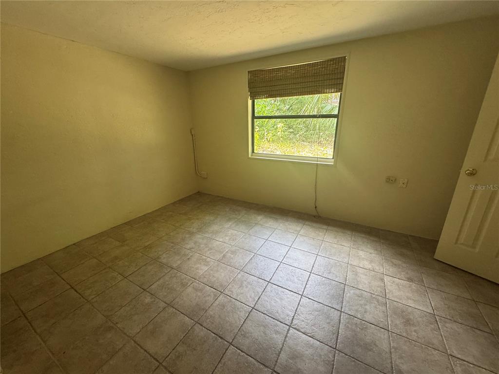 3 Northwest 24 Street Gainesville, FL 32607 - Photo 16 of 22 an empty room with a window