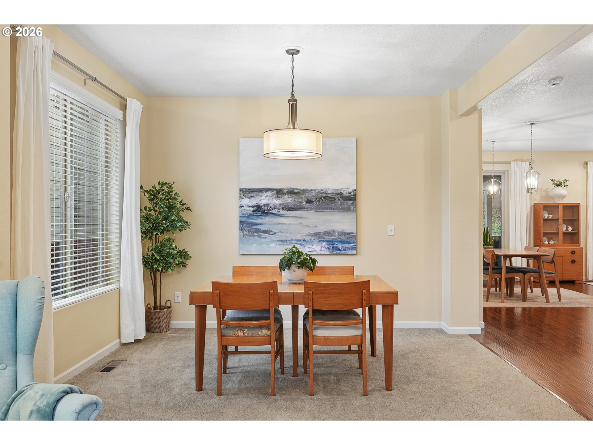 504 North Allen Creek Drive Ridgefield, WA 98642 - Photo 9 of 38 a dining room with furniture and window