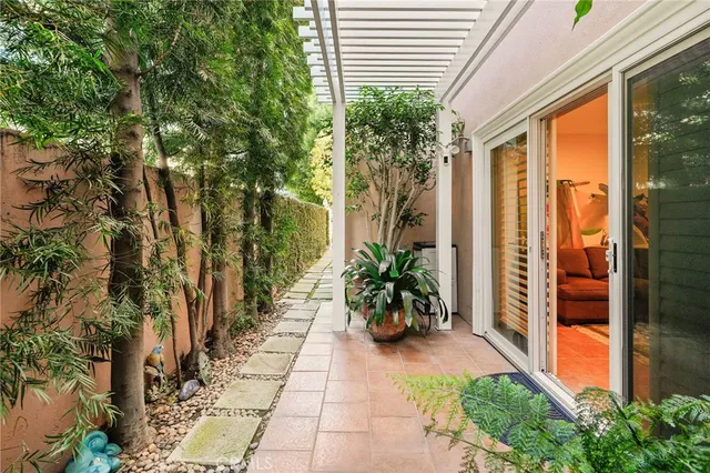 $1,595,000 | 1827 Barry Avenue, Unit 2, Los Angeles, CA 90025