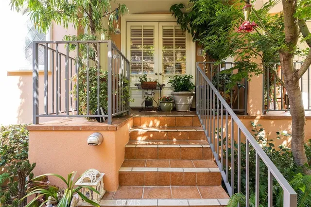 $1,595,000 | 1827 Barry Avenue, Unit 2, Los Angeles, CA 90025