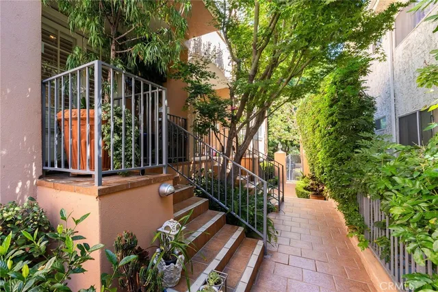 $1,595,000 | 1827 Barry Avenue, Unit 2, Los Angeles, CA 90025