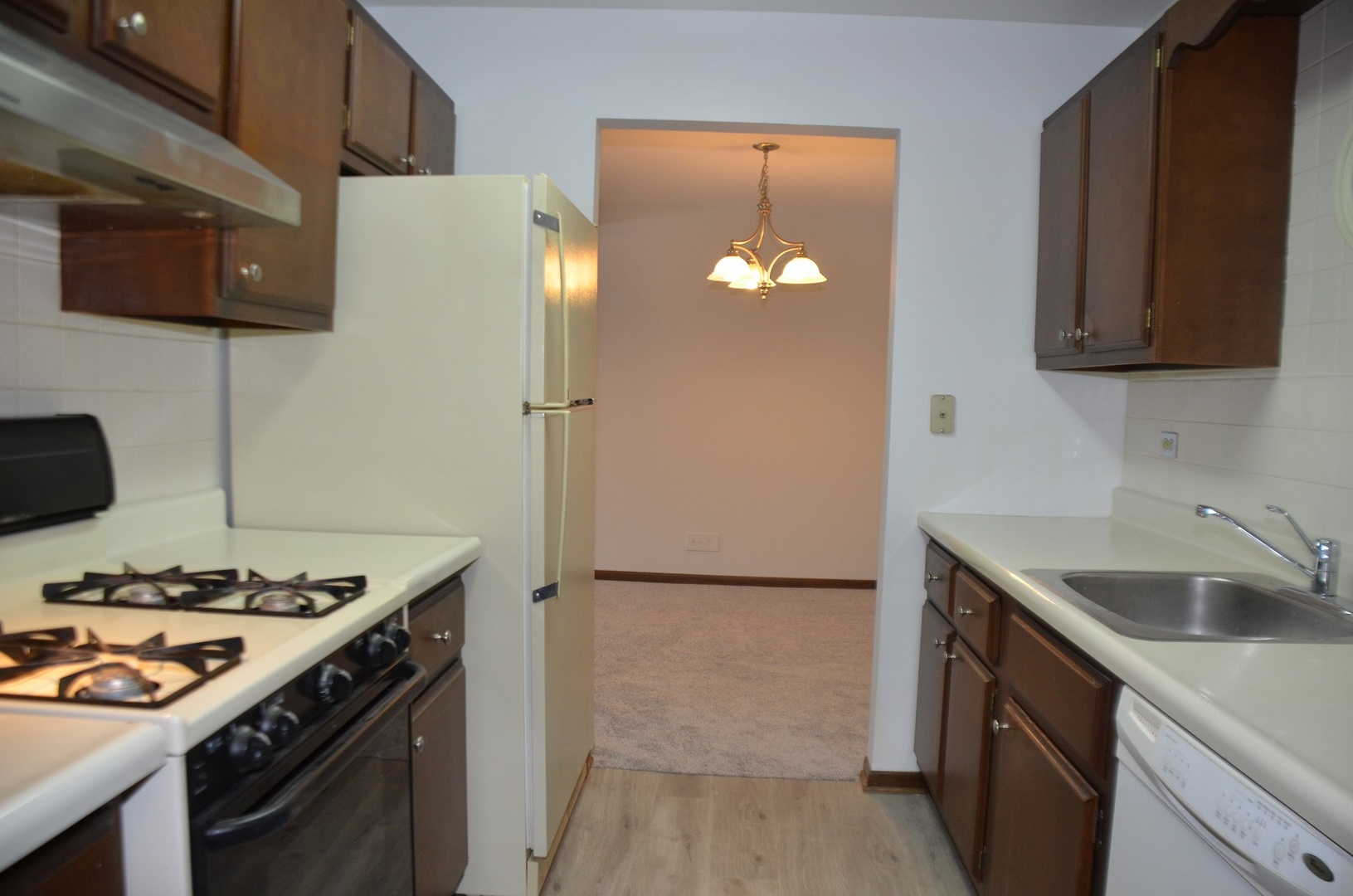 300 Thames Parkway, Unit 2H Park Ridge, IL 60068 - Photo 7 of 14